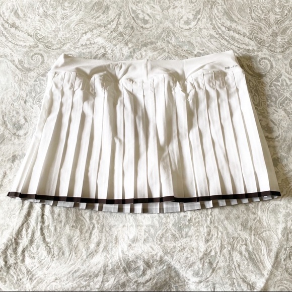 Nike pleated tennis skirt. - Picture 2 of 13
